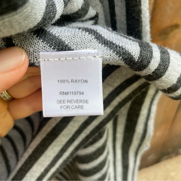 ENERGE Women’s Striped Gray Sleeveless Sweater Vest Open Front One Size - Picture 7 of 10